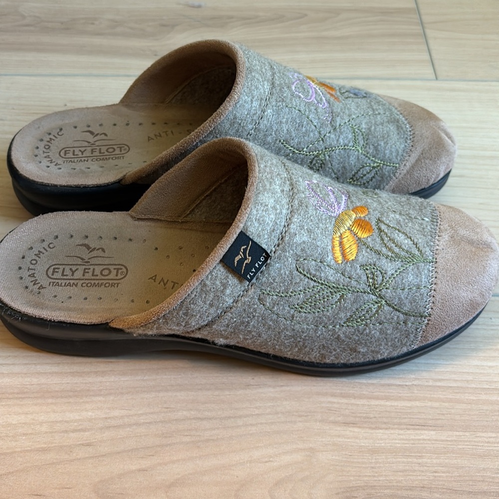 Fly Flot Clogs With Butterfly Embroidery. Size 40. Anti-Shock Slip On Shoe - Picture 2 of 7